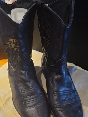 Women's Vintage 9.5 Black Leather Short 8" Western Boots Embroidered Design C